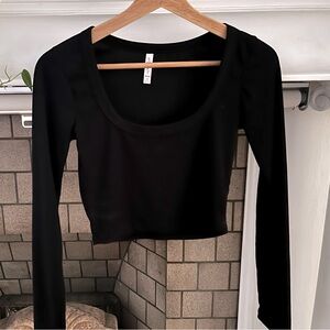 Black long sleeve crop top